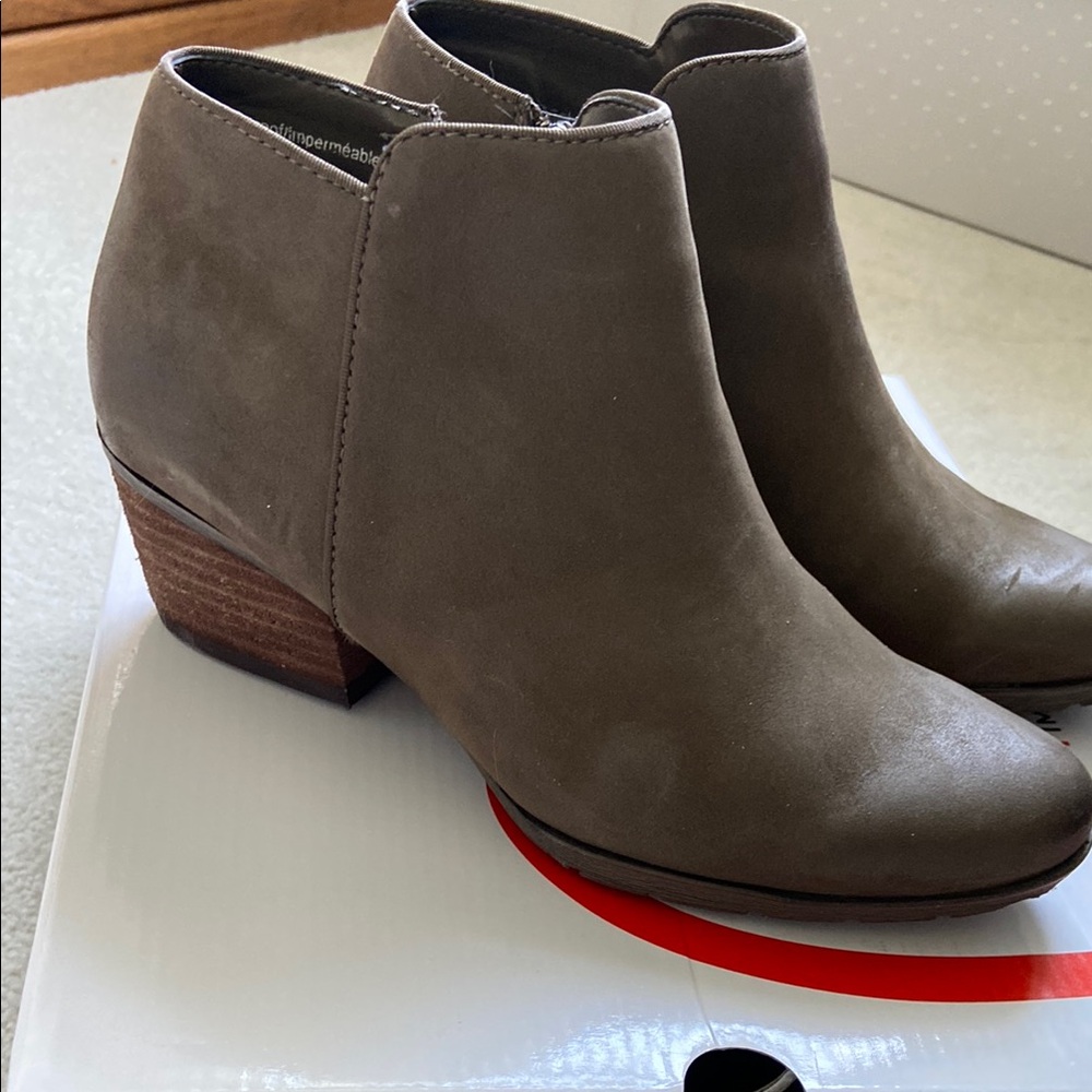 Blondo waterproof Villa Ankle Bootie Taupe
